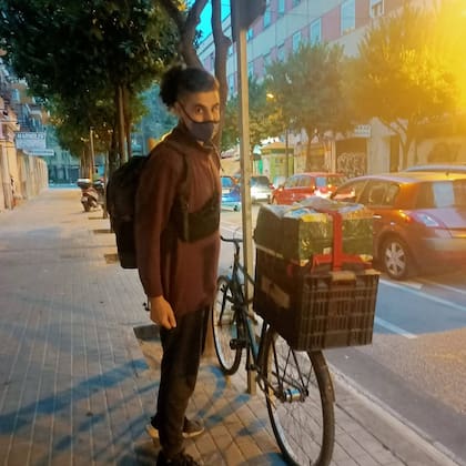 La bicicleta sigue siendo el sistema de reparto de Medina.