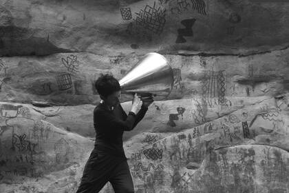 La Bienal de Performance retomará su programación con una acción de la colombiana María José Arjona