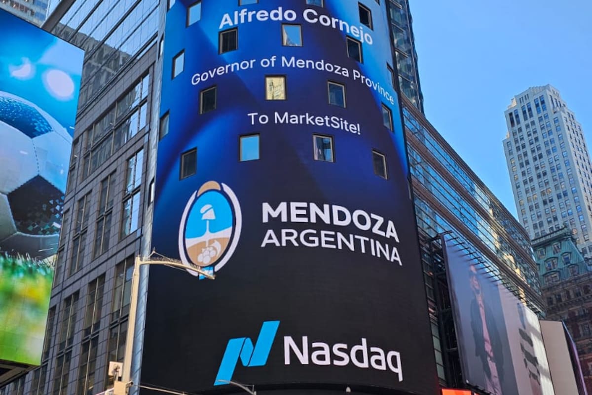La bienvenida a Alfredo Cornejo, en Times Square