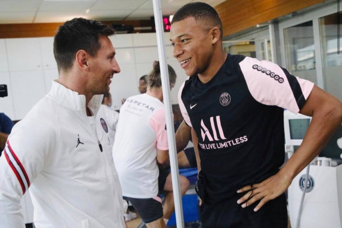 La bienvenida de Mbappé a Messi en su llegada al PSG