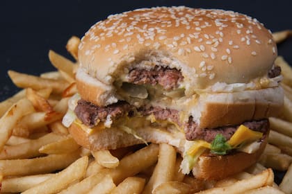 Con la hamburguesa Big Mac se mide un índice desde 1986