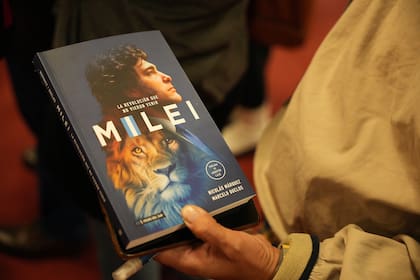 La biografía de Milei que se acaba de presentar en la Feria del Libro