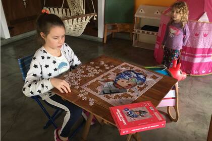 La biografia de´Saint-Exupéry trae una ilustración de Pablo Bernasconi