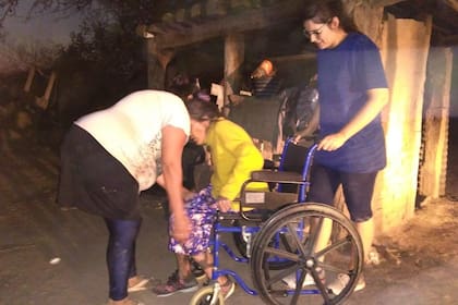 La bisabuela de Cami, que tiene 90 años y no puede caminar, ya tiene una silla de ruedas