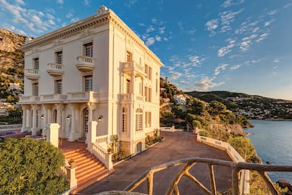 La Vigie es un espectacular edificio neopalatino de finales del siglo XIX, construido por un arquitecto inglés. Hoy pertenece al grupo Montecarlo SBM, compañía de la que la familia Grimaldi es copropietaria.
