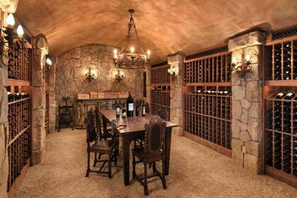 La bodega en el sótano es una de las extravagancias de la mansión junto con el spa, la sala de juegos, el gimnasio y el cine-teatro