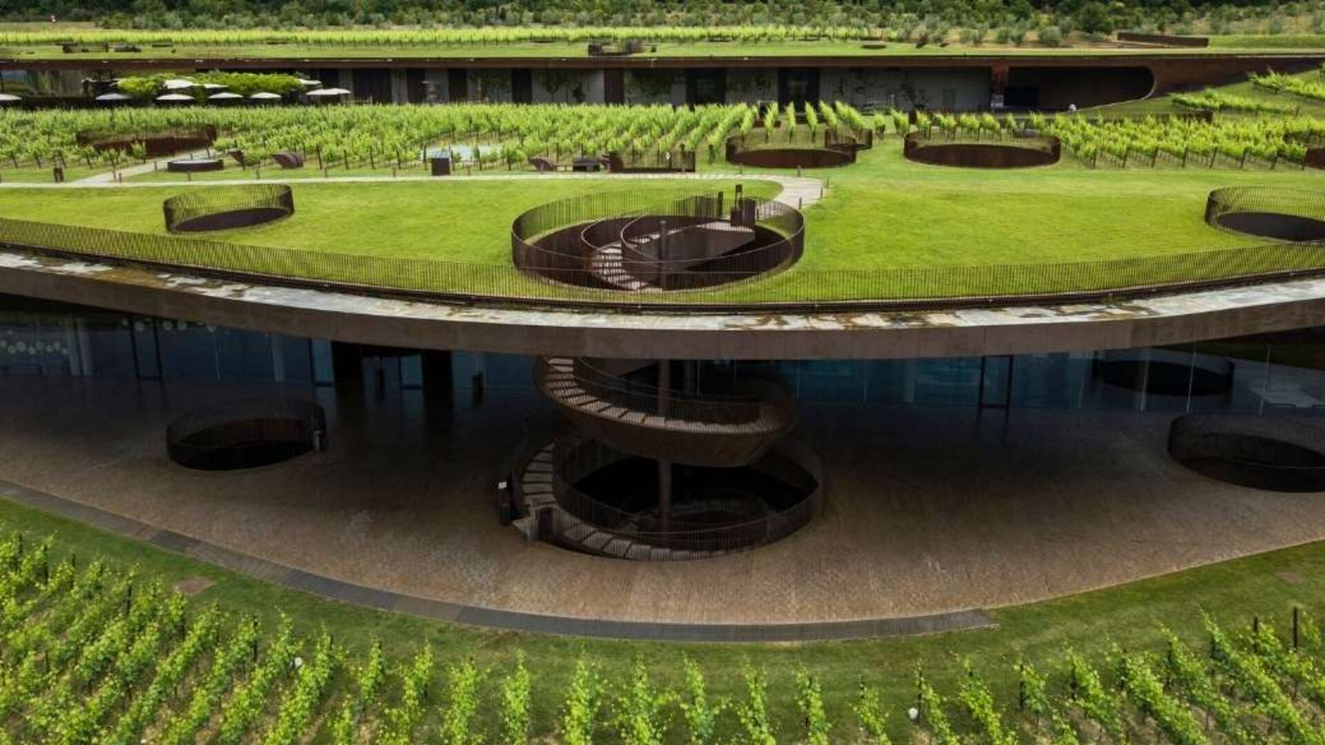 La bodega ganadora se encuentra en la ladera de una colina en la Toscana italiana