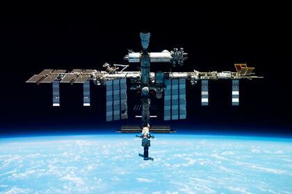 La bolsa de herramientas extraviada está muy cerca de la Estación Espacial Internacional