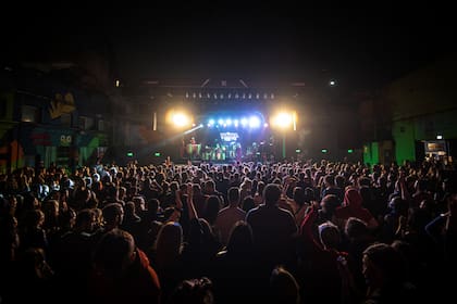 La Bomba de Tiempo volvió con sus rituales rítmicos al patio de Ciudad Cultural Konex