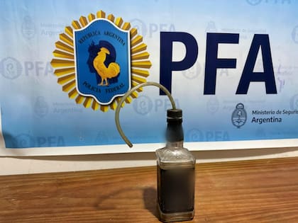 La bomba molotov secuestrada en la cas del hombre detenido por amenazar de muerte a Patricia Bullrich