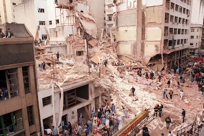 La bomba que explotó el 18 de julio de 1994 destruyó la sede de la AMIA