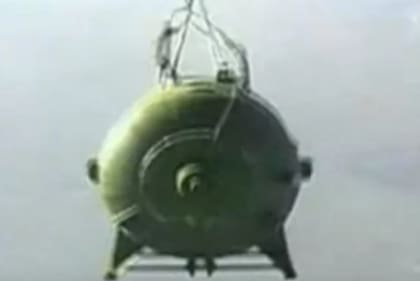 La bomba puede ser lanzada desde un avión o como cohete
