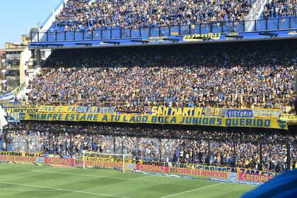 La Bombonera cantó en contra de Angelici