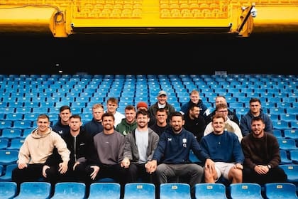 La Bombonera suele recibir deportistas extranjeros de otras disciplinas; este martes, el plantel de rugby de Inglaterra visitó sus tribunas, su campo de juego y el Museo de la Pasión Boquense.