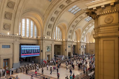 La bóveda de cañón del hall central.