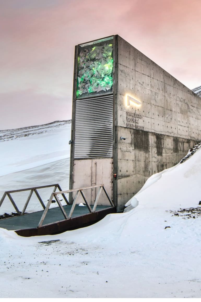 La bóveda con la instalación de la artista noruega Dyveke Sanne.