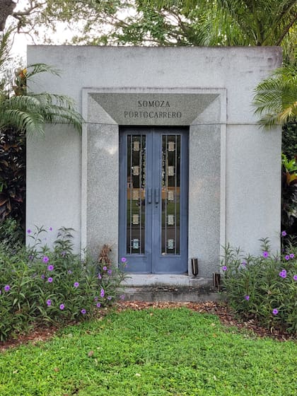 La bóveda, en el cementerio de Miami, donde descansan los restos del ex dictador nicaragüense Anastasio Tachito Somoza Debayle
