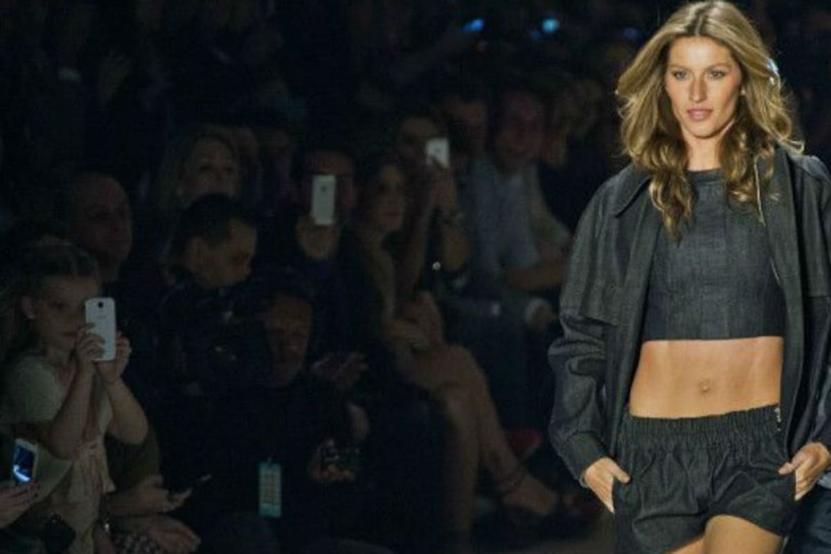 La brasileña Gisele Bündchen recuperó la forma de su abdomen tras dar a luz a dos niños
