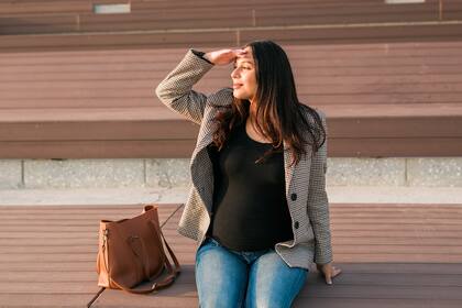 La brecha salarial de género -la diferencia entre los ingresos de hombres y mujeres- apenas se ha cerrado en Estados Unidos en las últimas dos décadas