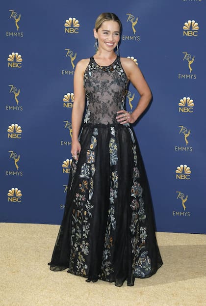 La británica Emilia Clarke, irreconocible para quienes esperan a su Daenerys Targaryen de Game of Thrones