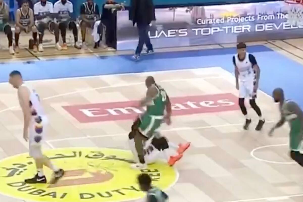 La brutal agresión del basquetbolista Ismael Romero a un rival durante un partido en Dubái