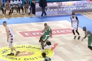 La brutal patada en la cabeza que un exbasquetbolista de Quimsa le dio a un rival en Dubái