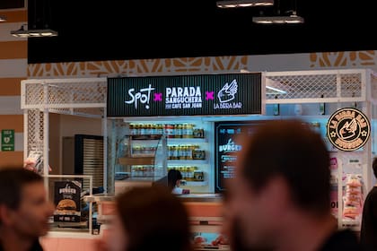 La Burger busca convertirse en un referente gastronómico en ruta, llevando la esencia de las mejores hamburgueserías del mundo a las estaciones de servicio de AXION energy en la Argentina