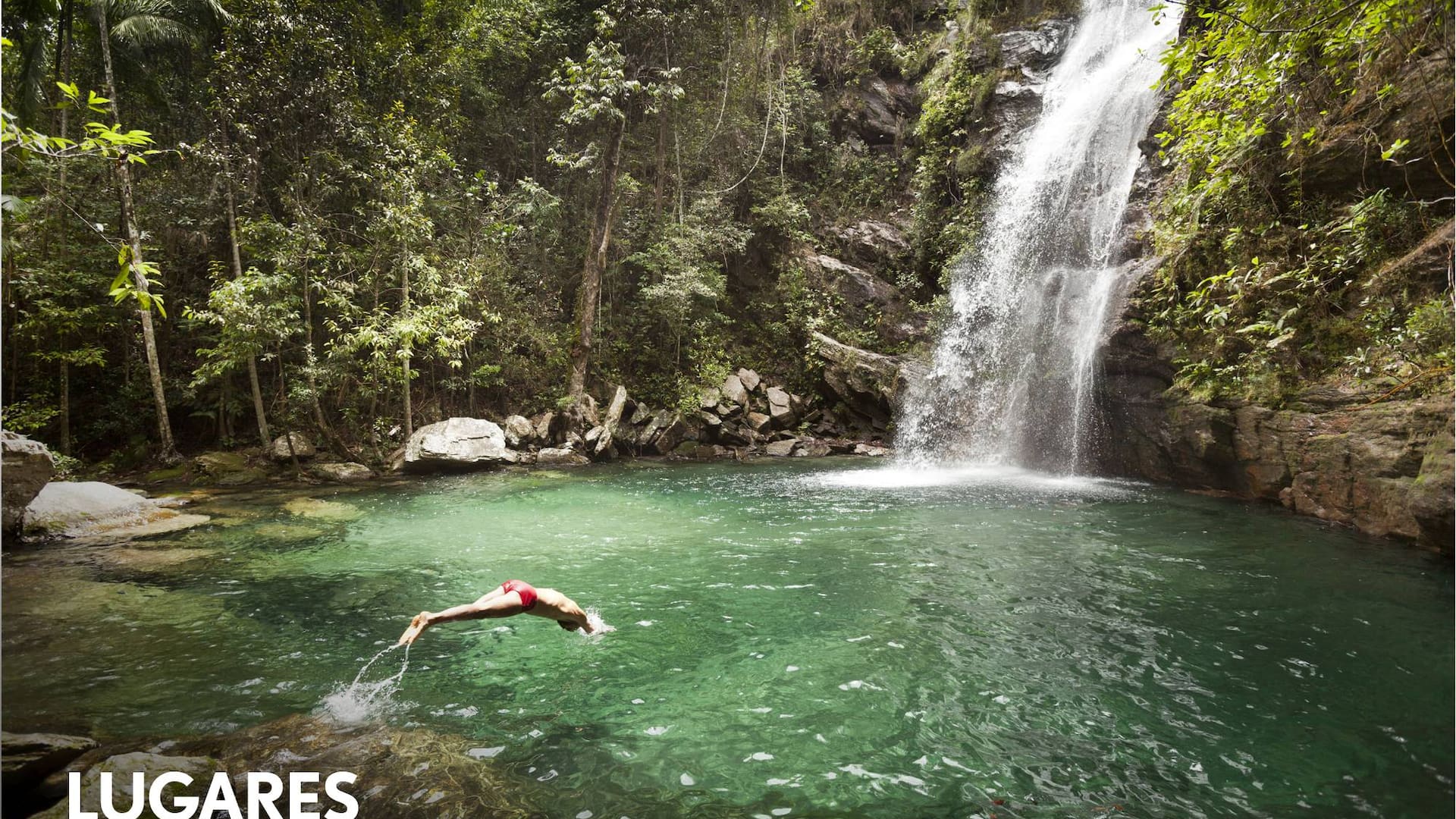 La búsqueda de armonía espiritual y un turismo sustentable conquistan nuevos adeptos, luego de zambullirse en alguna de las cientos de cachoeiras (piscinas naturales alimentadas por cascadas) de increíbles aguas turquesa.