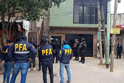 La búsqueda de Dumbo y sus cómplices derivó en allanamientos en la villa 1-11-14