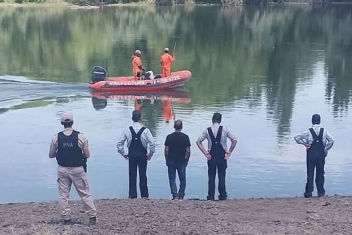 La búsqueda de los cuerpos en el río Negro