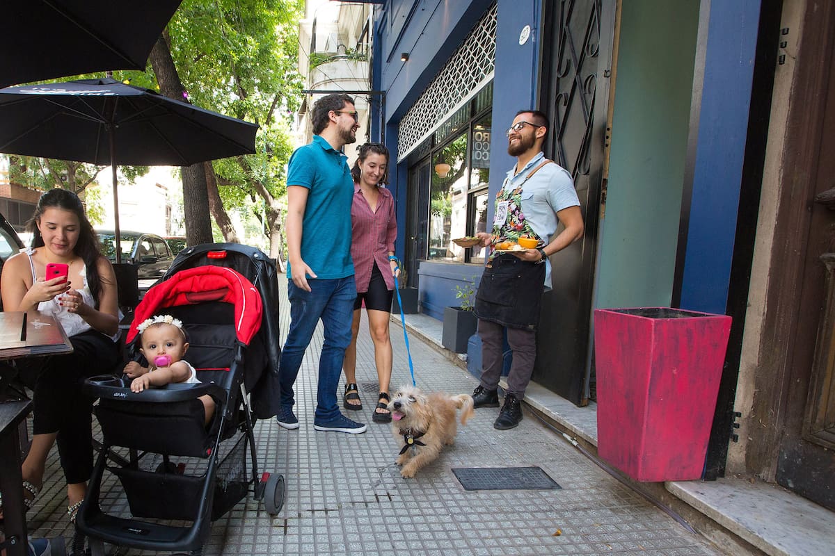 La búsqueda de opciones “walking distance” llevó a los restaurantes de autor y a las cadenas gourmet a salir de los circuitos tradicionales, desarrollar nuevos polos gastronómicos y volcarse a los barrios; cuáles son las nuevas zonas a conocer