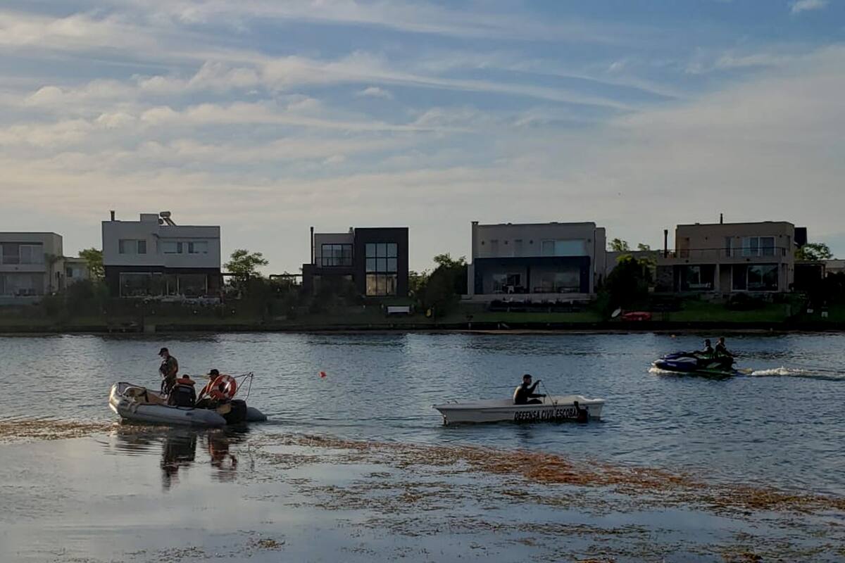 La búsqueda del joven continúa en el barrio náutico