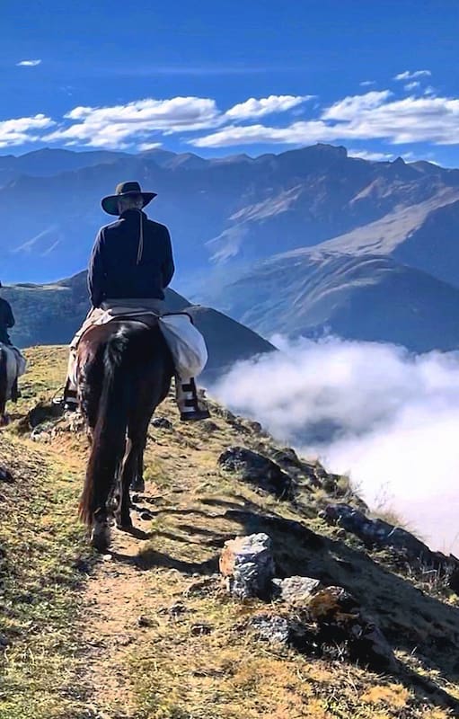 La cabalgata es una actividad que llena el corazón, porque se recorren lugares solitarios, no modificados por el hombre, que dan una sensación de plenitud importante