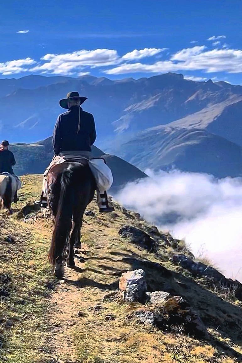 La cabalgata es una actividad que llena el corazón, porque se recorren lugares solitarios, no modificados por el hombre, que dan una sensación de plenitud importante