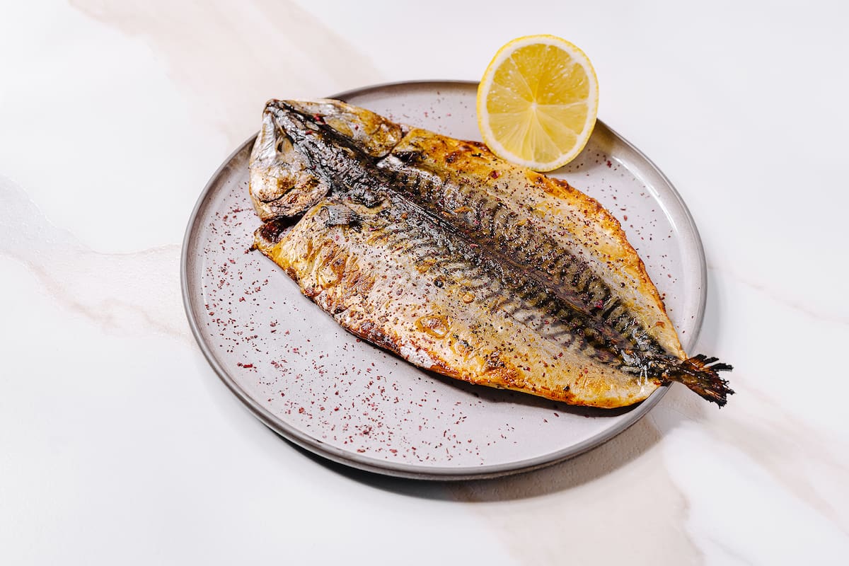 La caballa puede ser obtenida en conserva o fresca, en pescaderías