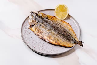 El pescado rico en proteínas que ayuda a equilibrar el colesterol y la salud cerebral