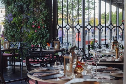 La Cabaña ofrece carnes de excelencia con vistas a los diques de Puerto Madero.