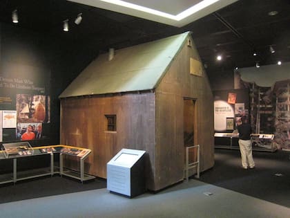 La cabaña que habitó el terrorista durante los ataques hoy se encuentra en un museo de Washington D.C. Fuente: @counteried1