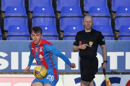 La cabeza calva del juez de línea, motivo de confusión para las cámaras automatizadas que transmitieron por Internet el encuentro entre el Inverness CT y el Ayr United del fútbol escocés