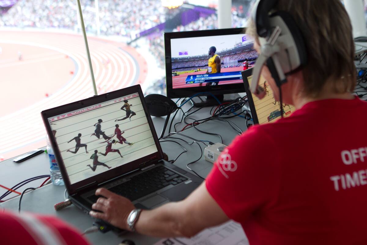 La cabina de control para los finales de las carreras de atletismo