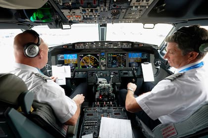 La cabina de pilotos de un avión de American Airlines en el Aeropuerto de Dallas-Fort Worth