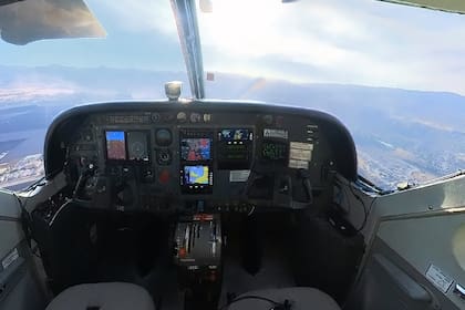 La cabina del avión de Reliable Robotics, sin pilotos a bordo