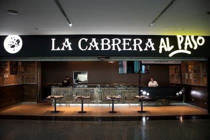 La Cabrera al paso en el aeropuerto de Ezeiza, una de las nuevas aperturas