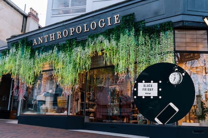 La cadena Anthropologie ha lanzado un festival de descuentos pre Black Friday. (Canva)