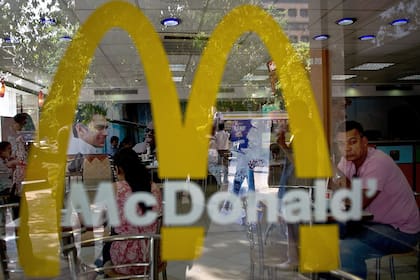 La cadena de comida rápida mantendrá un conservante artificial en el pepino, el cual podrá ser eliminado del menú si el cliente lo prefiere