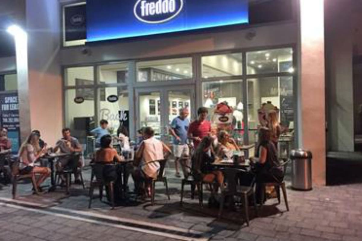 La cadena pasó por las manos del empresario Juan Navarro y llegó a las del exvicejefe de Gabinete, Mario Quintana