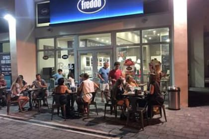 La cadena pasó por las manos del empresario Juan Navarro y llegó a las del exvicejefe de Gabinete, Mario Quintana