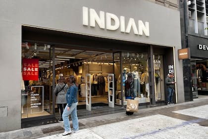 La cadena uruguaya de ropa Indian desembarcó con éxito en la calle Florida y el shopping Unicenter