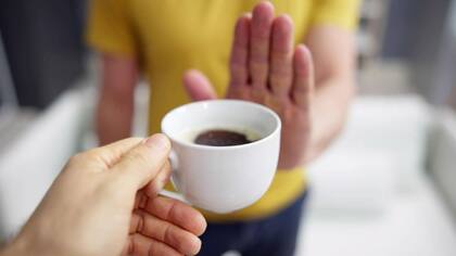 La cafeína es un estimulante que afecta el sistema nervioso simpático, la parte del cuerpo responsable de la respuesta de lucha o huida