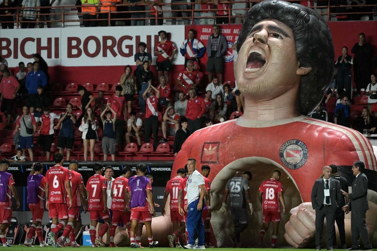 La caída de Argentinos Juniors ante Barcelona de Ecuador representó un nuevo golpe para el fútbol argentino en la etapa preliminar de la Copa Libertadores. (Photo by JUAN MABROMATA / AFP)